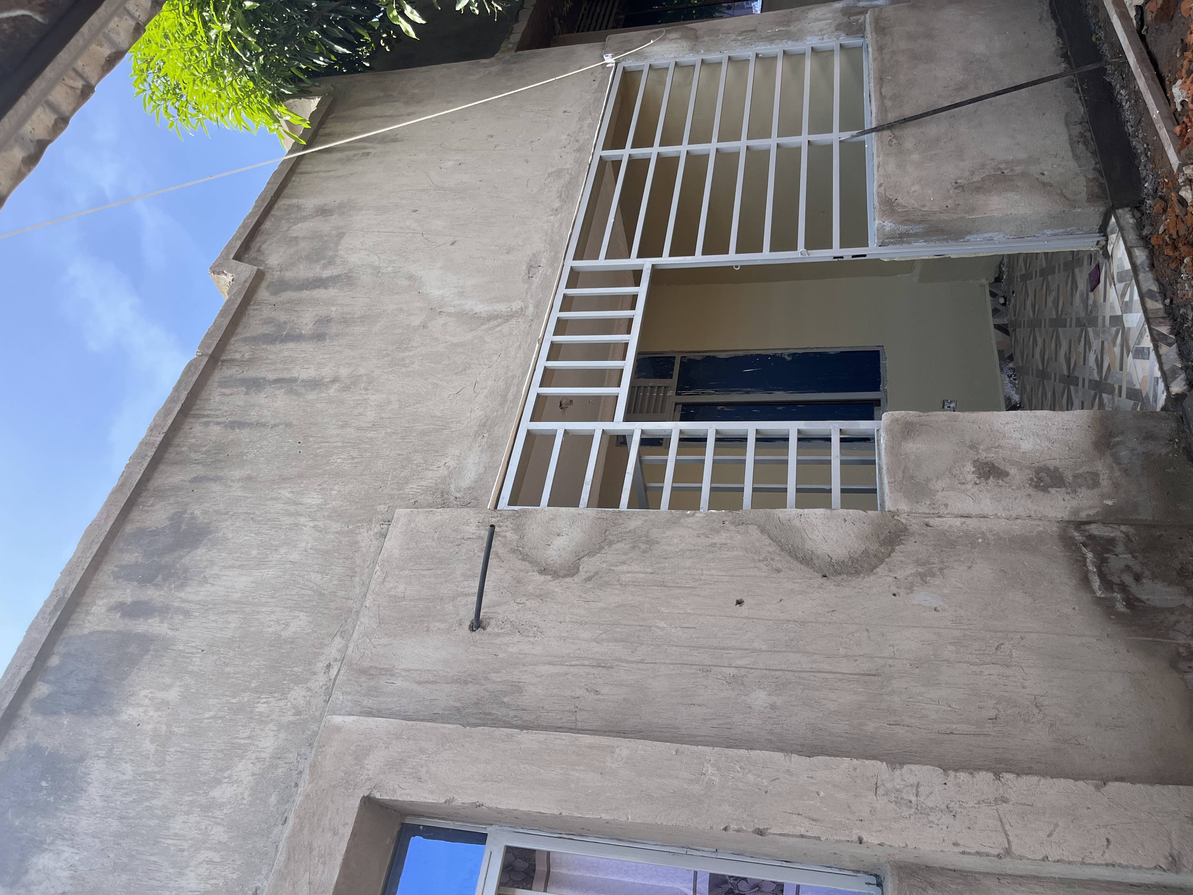 A LOUER : MAISON D’UNE CHAMBRES SALON ENTRE BANKOKO ET HOHO